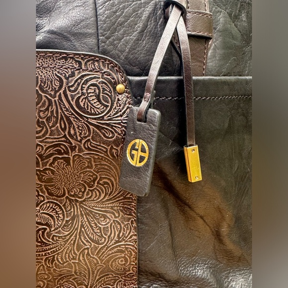 Giani Bernini 2 Tone Leather Shoulder Tote - Picture 2 of 9